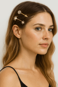 femme avec barrette à cheveux tendance